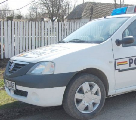 Un individ beat turtă a intrat cu maşina în gardul unui localnic